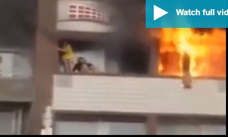 Pamje të rënda/ Hoteli përfshihet nga flakët, njerëzit hidhen nga dritarja