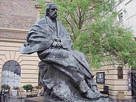 Si sot, më 2 mars, lindi Smetana dhe Gorbaçov