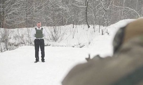 VIDEO/ Biznesmeni ve në rrezik jetën për të reklamuar produktin