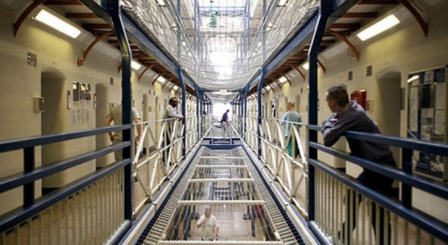 Shqiptarët mbushin burgjet në Britani, të parët për drogën