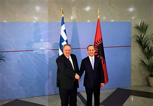 Negociatat në udhëkryq? Kotzias mbërrin në Tiranë, në pikëpyetje takimi Rama- Tsipras