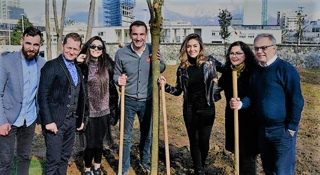 Patozi ironizon Bashën: Këshilltarët e PD u’a kalojnë atyre të PS për të dalë në foto me Erion Veliajn