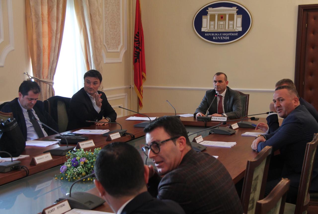 DEBATET/ Droga dhe paratë ruse, deputetët kërcënojnë njëri- tjetrin me futje në burg