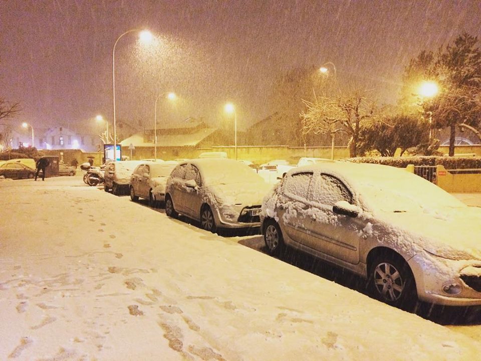 ‘Bisha nga Lindja’ mbërthen Europën, mbi 55 viktima dhe kaos në transport