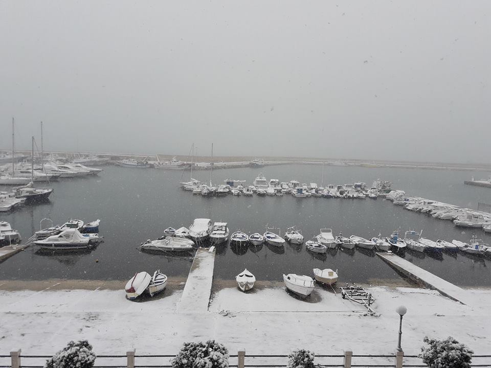 ‘Bisha nga Lindja’ mbërthen Europën, mbi 55 viktima dhe kaos në transport