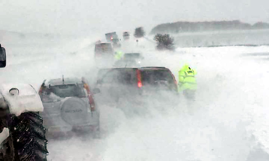 ‘Bisha nga Lindja’ mbërthen Europën, mbi 55 viktima dhe kaos në transport