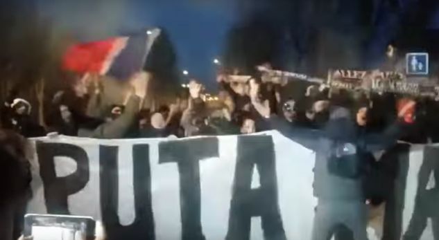 Ultrasët e PSG-së i lanë pa gjumë lojtarët e Realit, i fyejnë gjithë natën