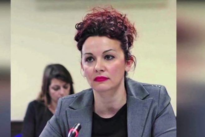 FAKSIMILET/ Rovena Gashi, sapo Llalla e emëroi pranë vetes, si me ‘magji’ u bë me 2 shtëpi dhe makinë