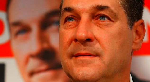 Gjykata në Austri konfirmon: Qytetarët mund t’i ofendojnë politikanet me gjestin e gishtit të mesit