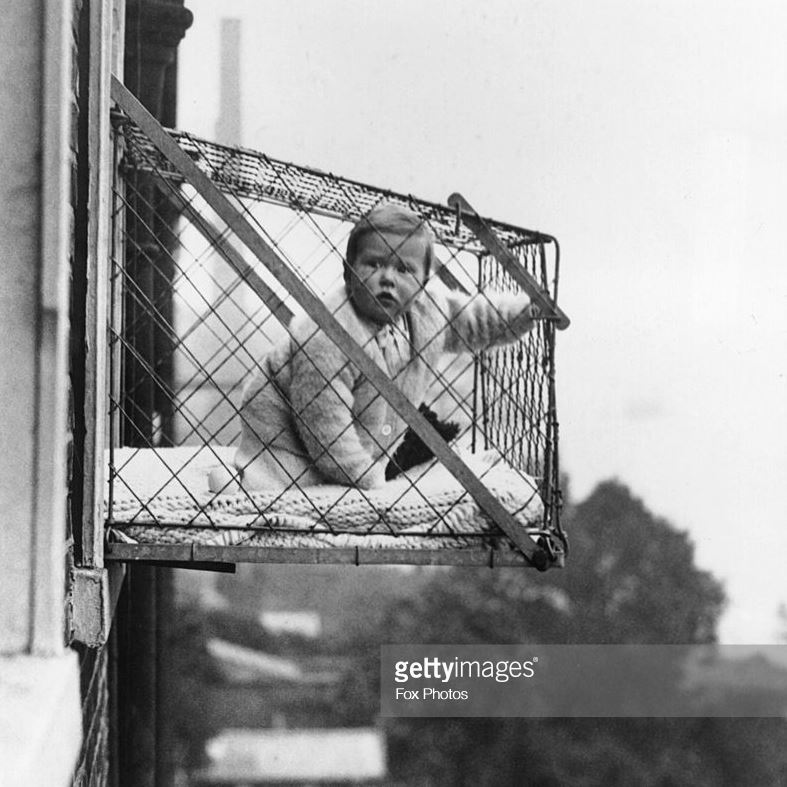 FOTOT/ 10 gjëra të tmerrshme, por që dikur njerëzimi i gjykonte normale
