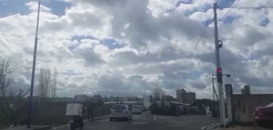 Futen në semafor me të kuqe, 30 gjoba vetëm gjatë paradites në Tiranë