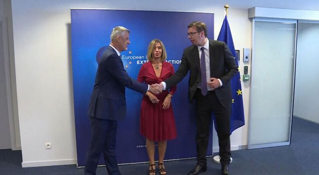 Kosovë, opozita refuzon të përfshihet në dialogun me Serbinë