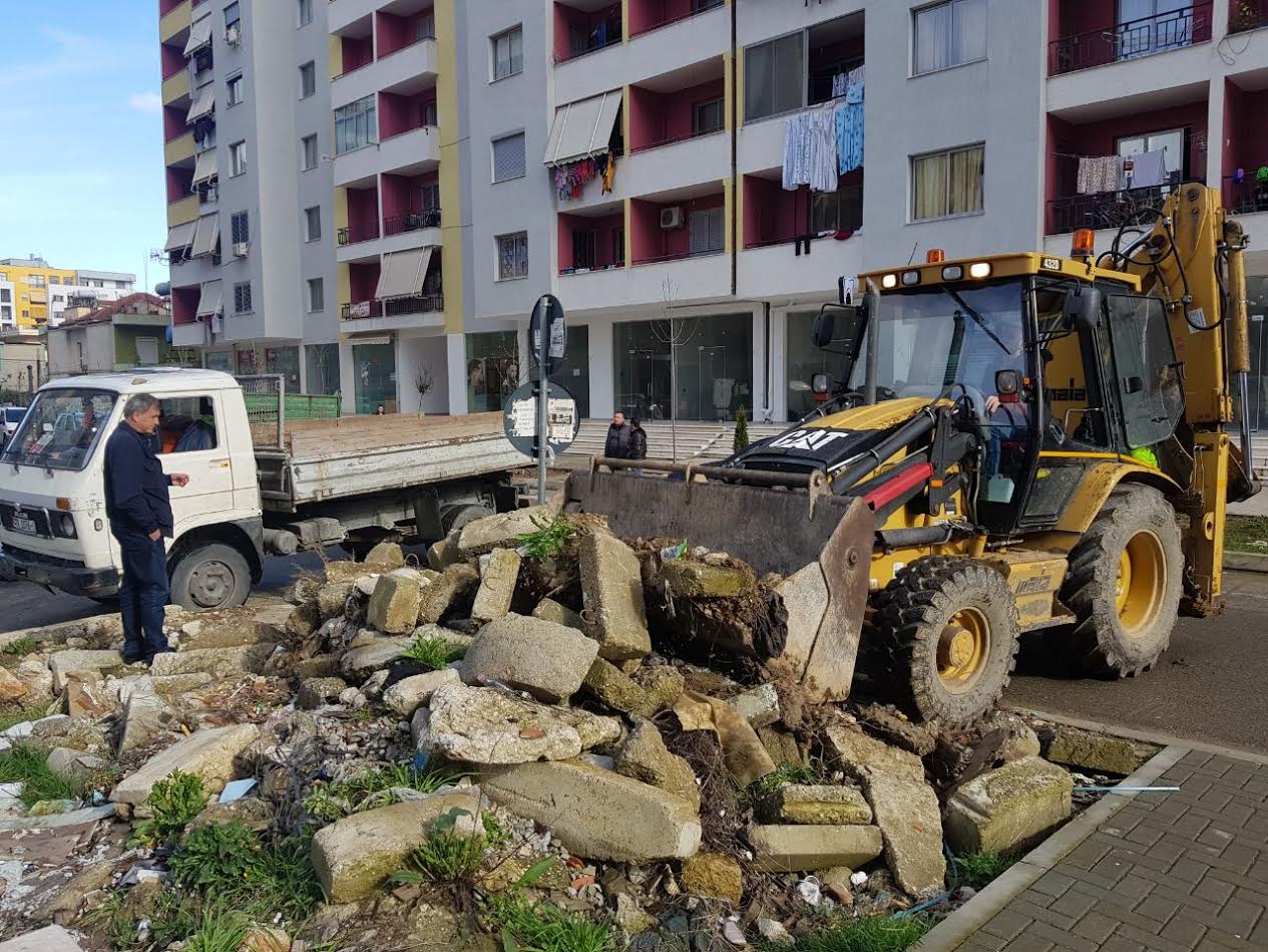 Bashkia largon mbetjet inerte te Astiri. Aksioni i radhës te Fresku dhe Liqeni i Thatë