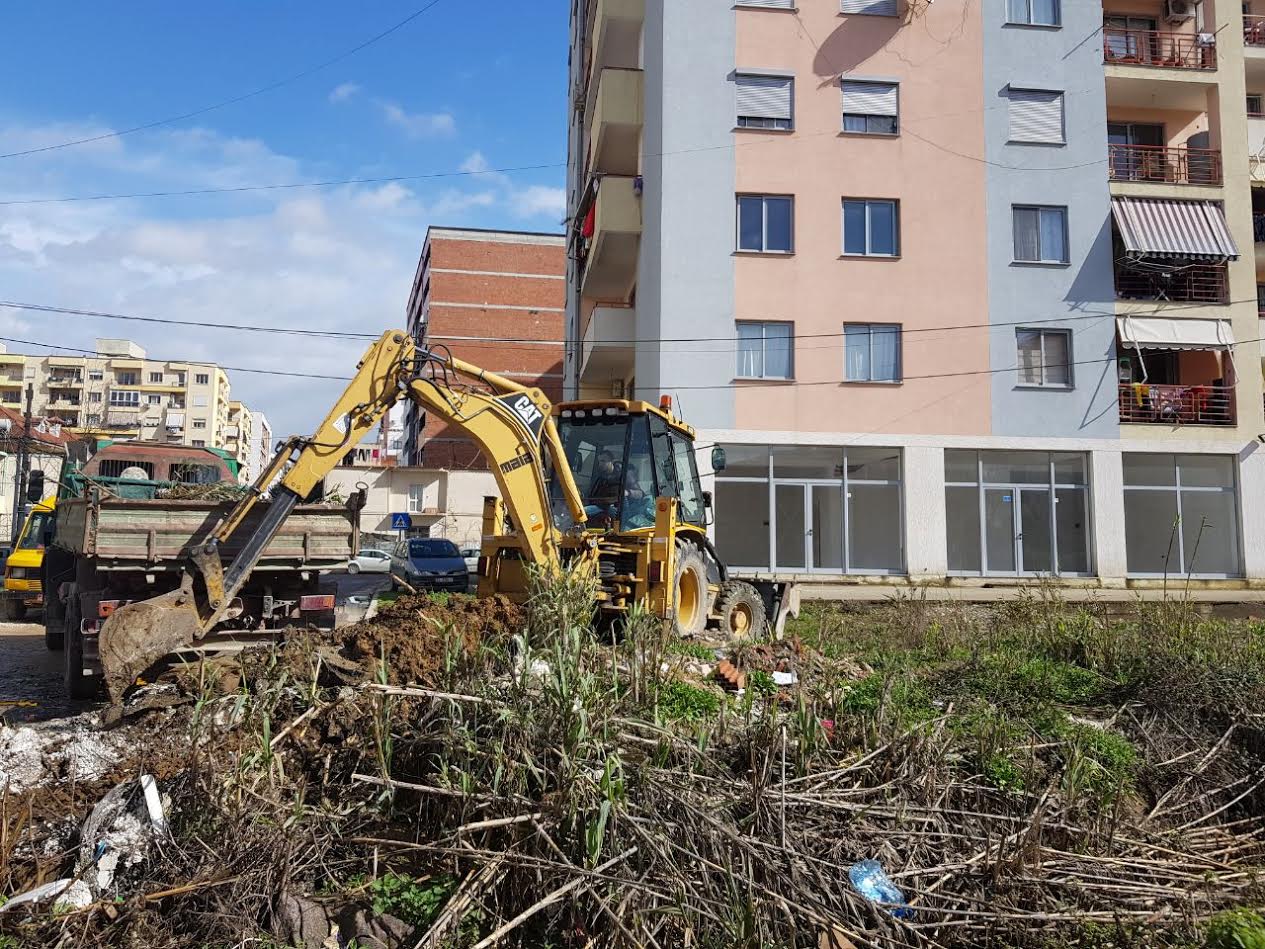 Bashkia largon mbetjet inerte te Astiri. Aksioni i radhës te Fresku dhe Liqeni i Thatë