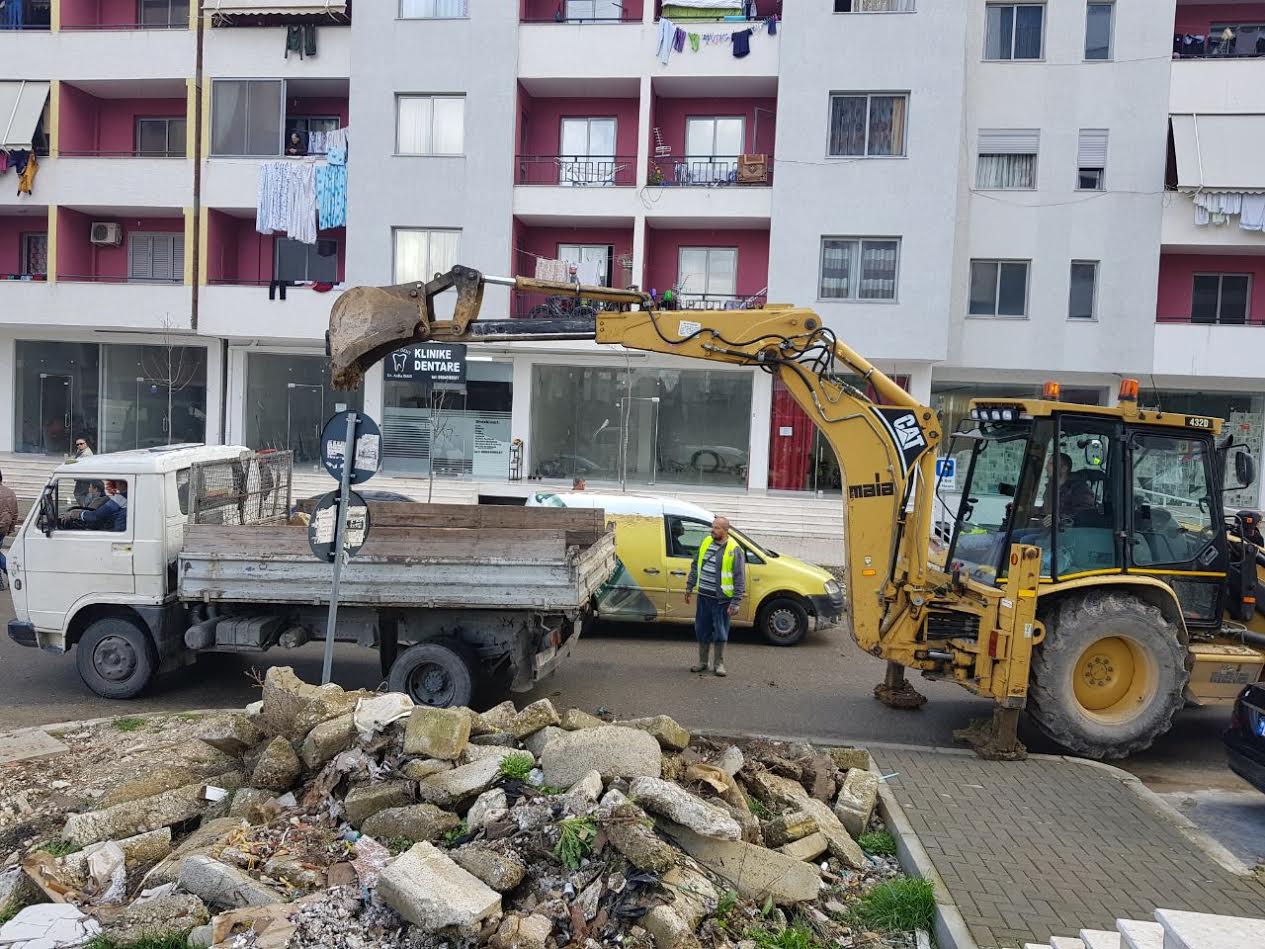 Bashkia largon mbetjet inerte te Astiri. Aksioni i radhës te Fresku dhe Liqeni i Thatë