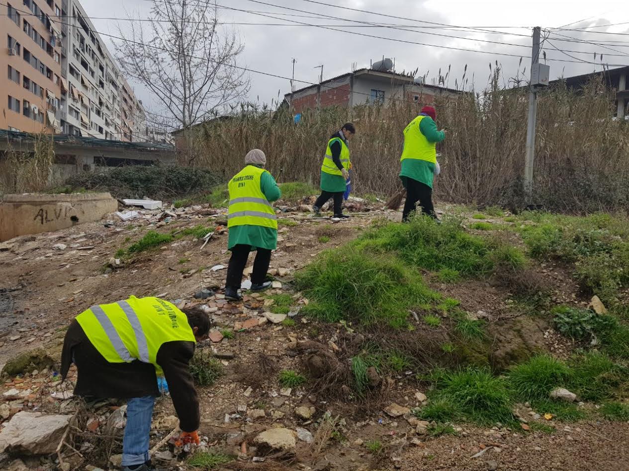 Bashkia largon mbetjet inerte te Astiri. Aksioni i radhës te Fresku dhe Liqeni i Thatë