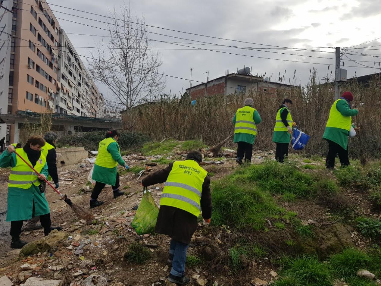 Bashkia largon mbetjet inerte te Astiri. Aksioni i radhës te Fresku dhe Liqeni i Thatë