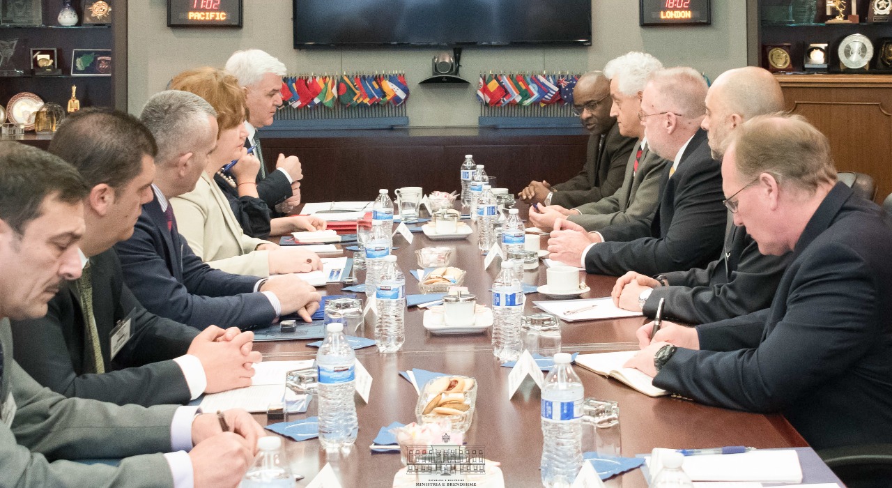 FOTO/ SHBA, ish kryepolici Artan Didi në krah të ministrit Xhafaj gjatë takimeve në FBI e DEA