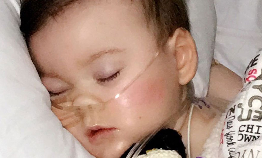 Mjekët i hoqën aparaturat, ndërron jetë 2-vjeçari që preku botën