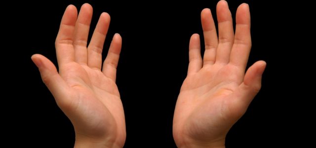 Ju dridhen duart? Ja problemet shëndetësore që mund të keni