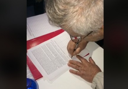 Artistët nisin mbledhjen e firmave për shpalljen e Teatrit monument kulture