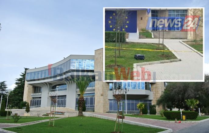 FOTO/ Valixhja e rrezikshme… rezulton thjesht me rroba