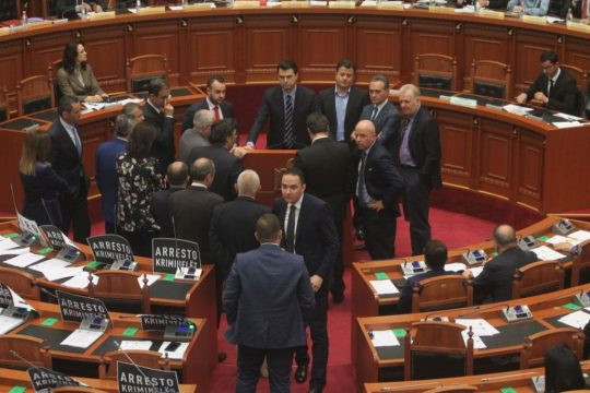 Zullullandi, zullumqarët dhe negociatat