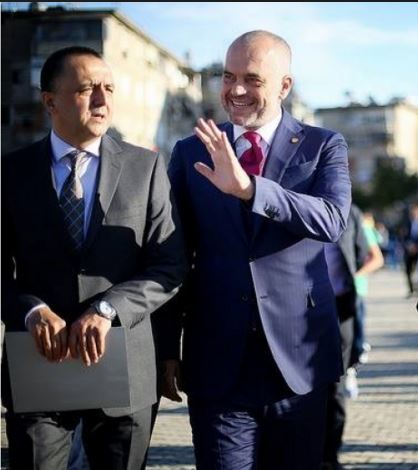 ‘Mos fol kot…’, ‘qeveria’ fut në sherr Artan Lamen me komentuesin