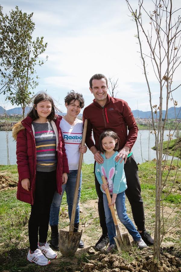 Ina Balla, gruaja që mposhti kancerin, ndërsa sot lufton për gjelbërimin e Tiranës