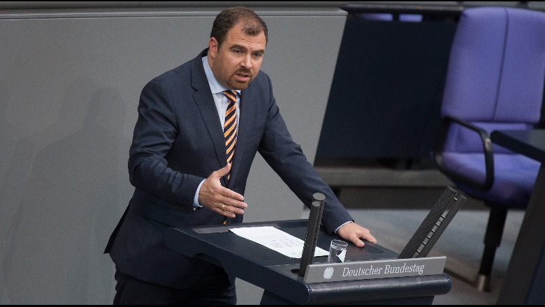 Axhenda/ Vendimi për negociatat, deputeti gjerman Florian Hahn sot në Tiranë
