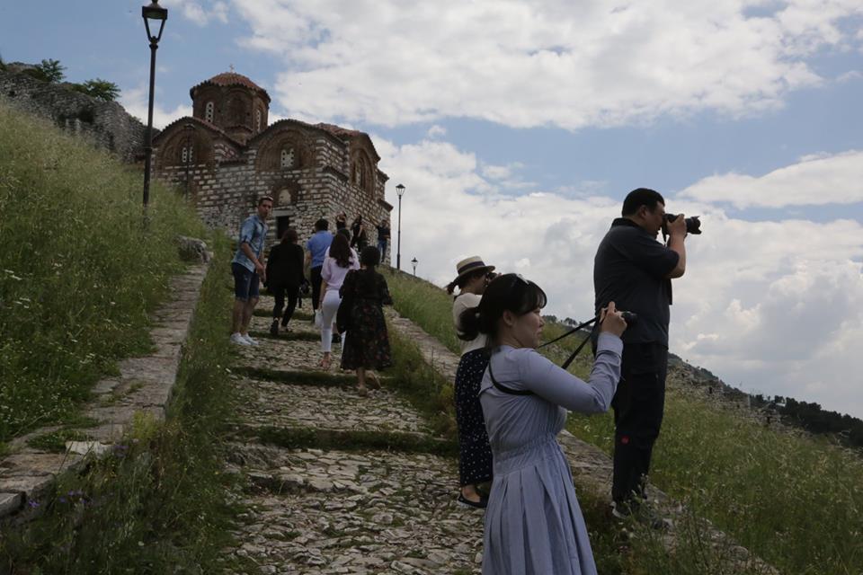 FOTOT/ Gazetarë nga Koreja e Jugut vizitojnë Shqipërinë