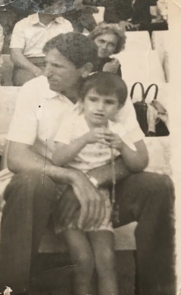 Sot rihapet më modern, Veliaj publikon foton kur ishte 4 vjeç me babain te Amfiteatri