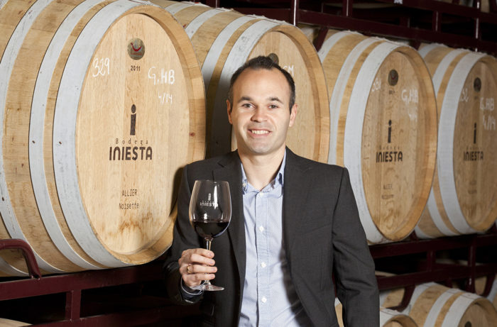 Oferta e pabesueshme: Iniesta, të japim 27 milionë euro dhe të blejmë 6 milionë shishe vere