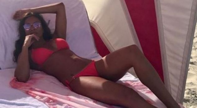 FOTOT/ Moderatorja ‘ngre temperaturat’, i nxjerr të gjitha…