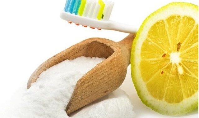 Dy mënyra për zbardhimin e dhëmbëve nga shtëpia