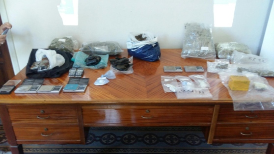 EMRAT/ U shisnin drogë minorenëve, arrestohet e gjithë familja shqiptare