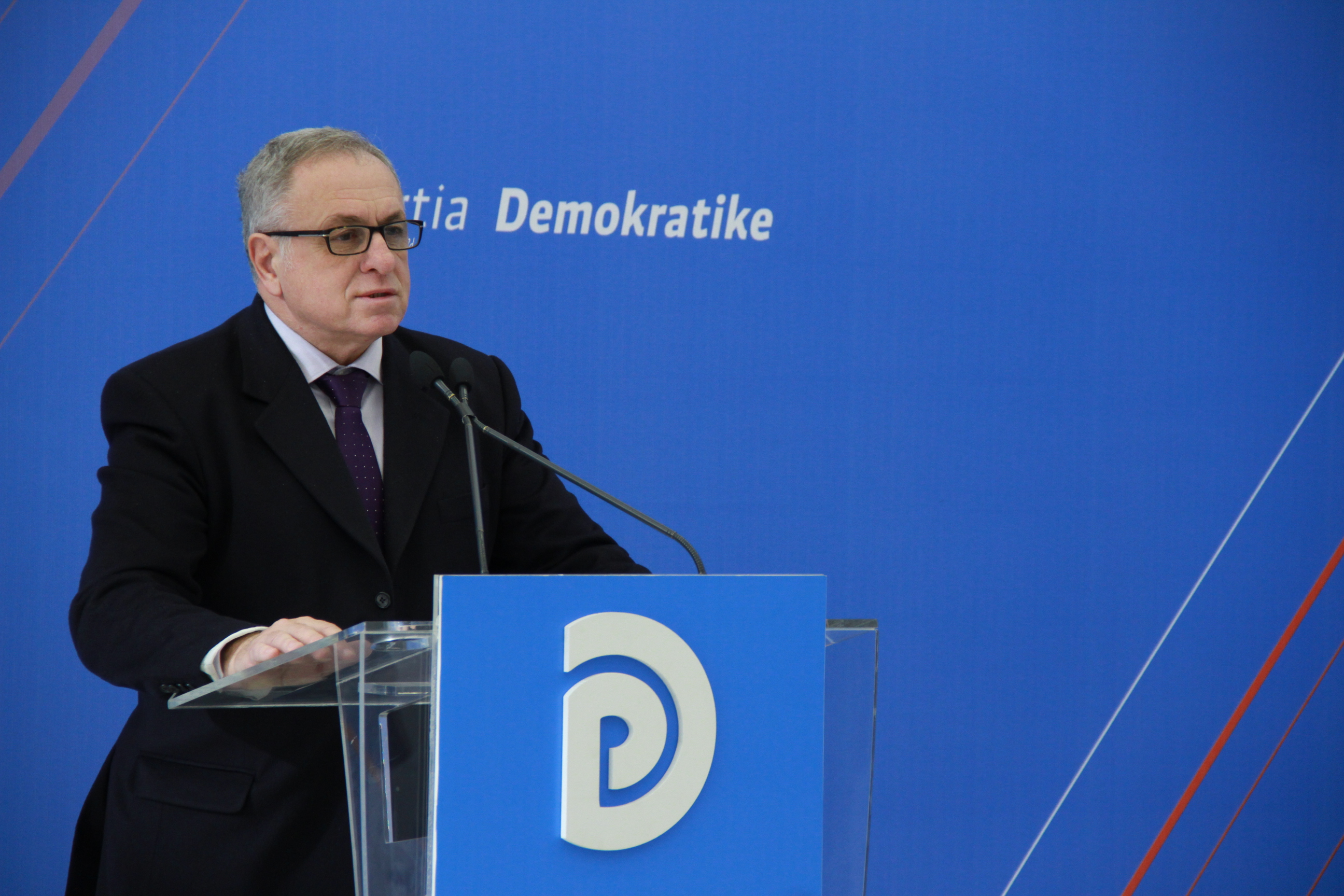 Kryebashkiaku i Tepelenës, Peçi: Tritan, je një injorant shembullor!