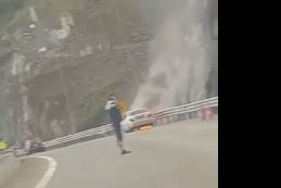 VIDEO/ Tuneli i Kalimashit, mercedesi luksoz përshihet nga flakët, mister shkaqet