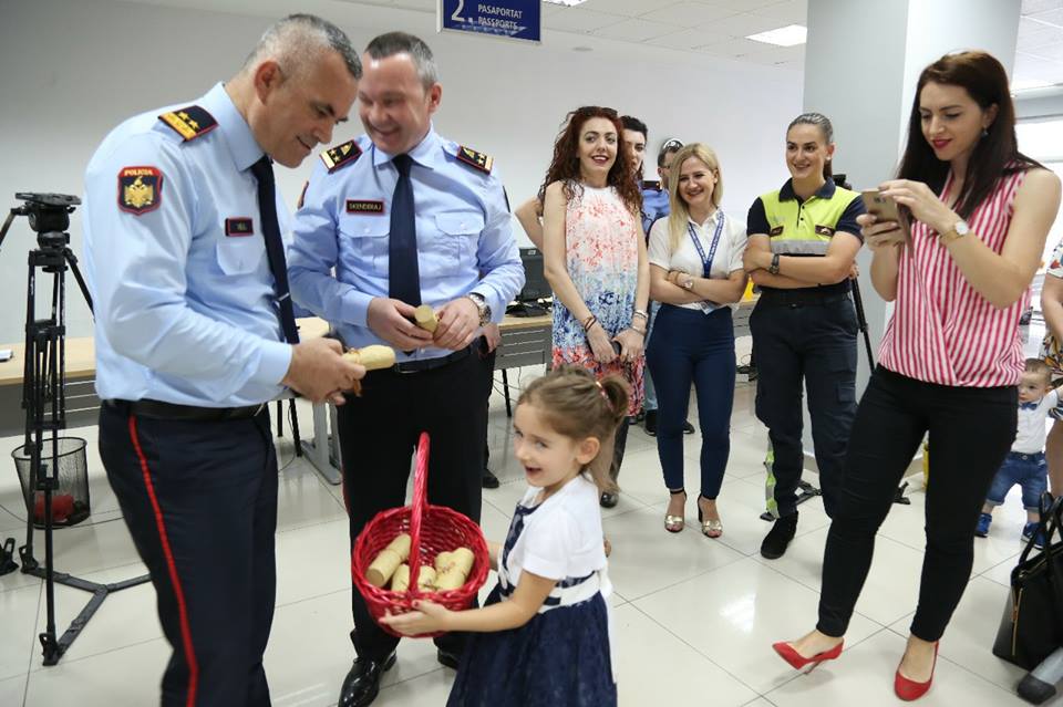 FOTOT/ “1 Qershori”, Drejtoria e Policisë së Tiranës feston me fëmijët e dëshmorëve!