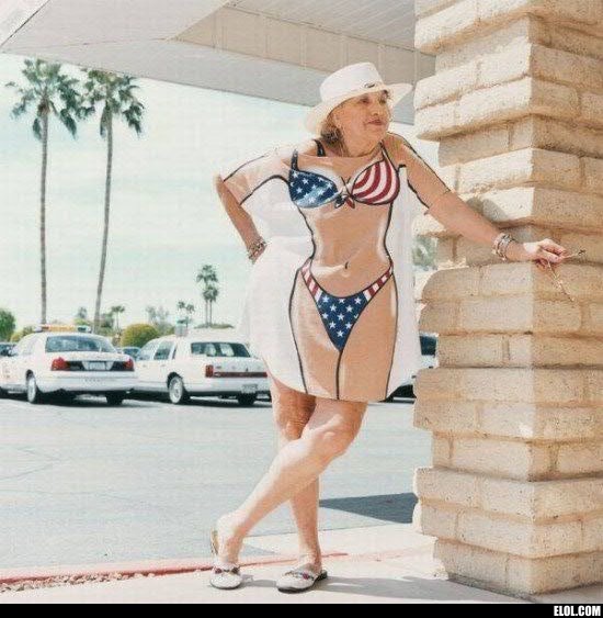 Këshilla për veshjet në plazh, që të mos ngjani qesharakë (FOTO)