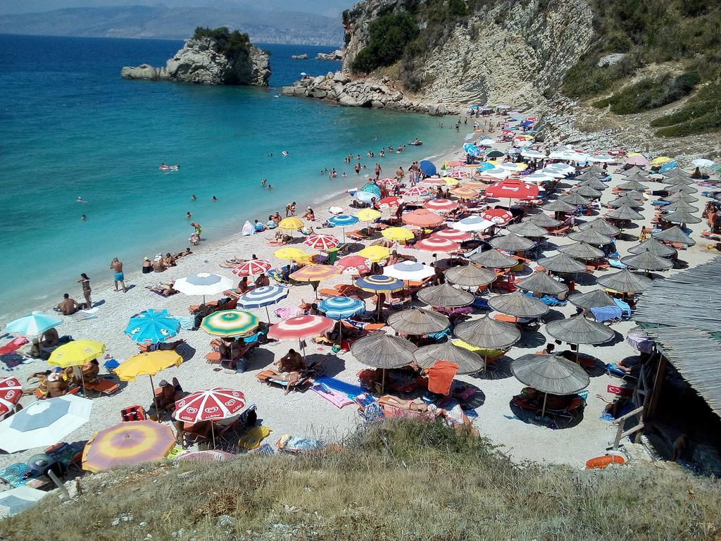 Tatimorët nisin ‘raprezaljen’ në lokalet e plazheve