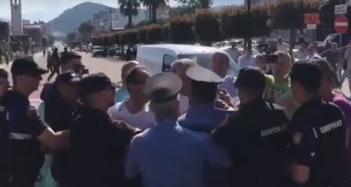 VIDEO/ Protesta e PD në Elbasan, 19 persona dhe deputeti Luçiano Boçi që bën si i “fortë”