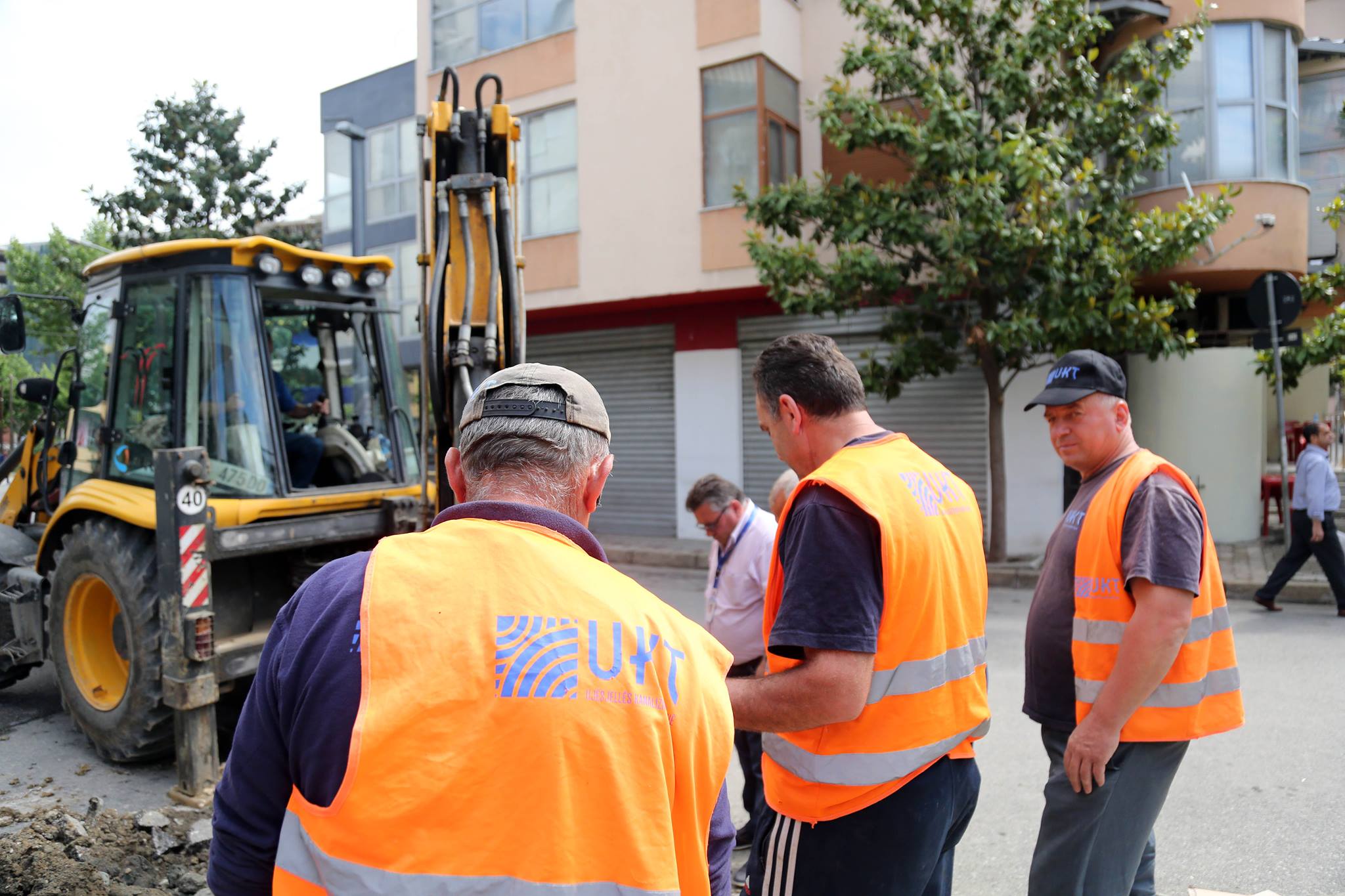 Bashkia e Tiranës i jep zgjidhje furnizimit me ujë të pijshëm për dy lagje në kryeqytet