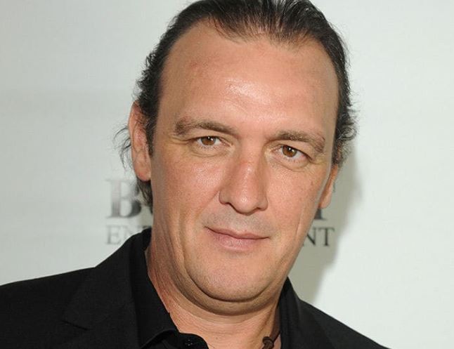 Vdes aktori i njohur, dyshohet se shkak ka qenë abuzimi me drogën