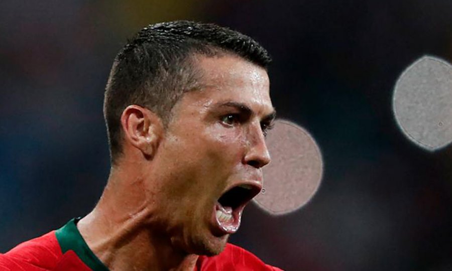 Ronaldo në mes të Donald Trump dhe presidentit portugez