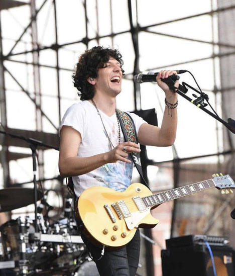 FOTO/ Pas koncerteve në Tiranë, Ermal Meta takon Rita Orën