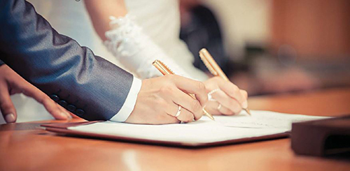 Kontratat paramartesore në Shqipëri, biznes dhe me tradhëtinë