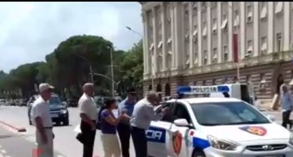 VIDEO/ Protestuan pa leje, policia shoqëron disa minatorë