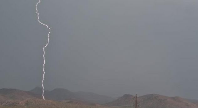 Goditet nga rrufeja, humb jetën 62-vjeçari në Korçë