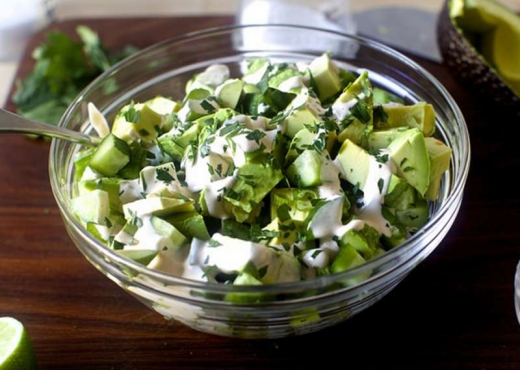 Gjithmonë kemi gabuar kur kombinojmë kastravecin me domaten në sallatë